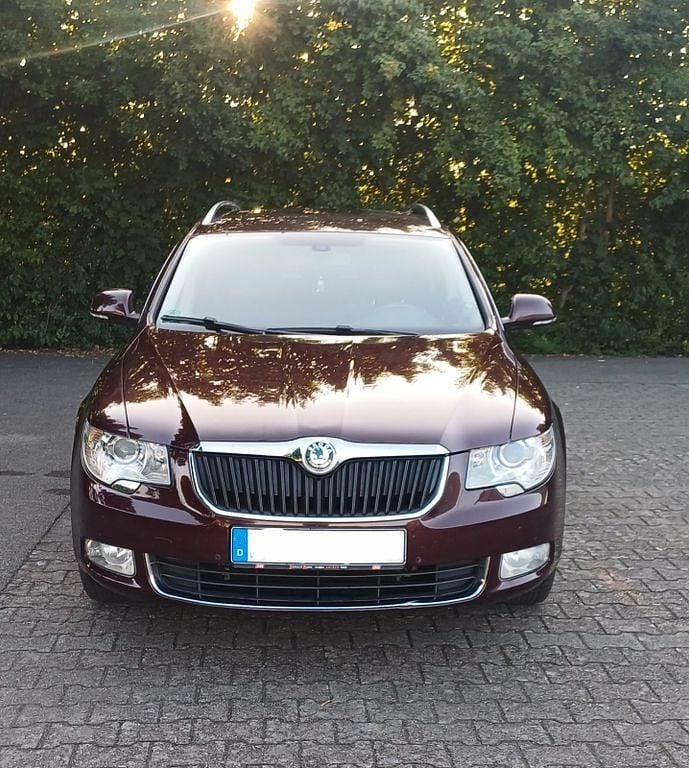 Rot Gebraucht 2010 Skoda Superb Ambition Kombi | 3.800 € (Guter Preis) - Bild 1/4