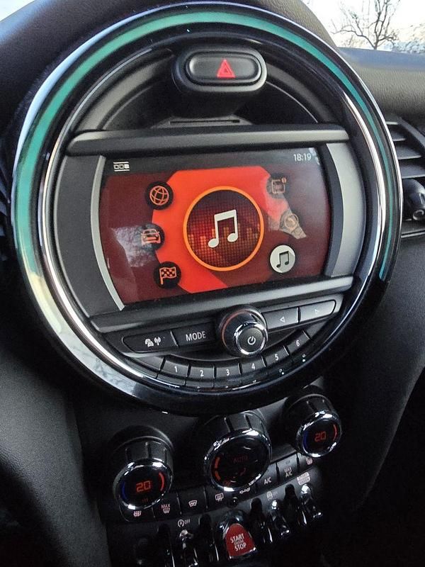 Gebraucht Mini Cooper D 116 PS (85 kW) 2019 Grau Kleinwagen