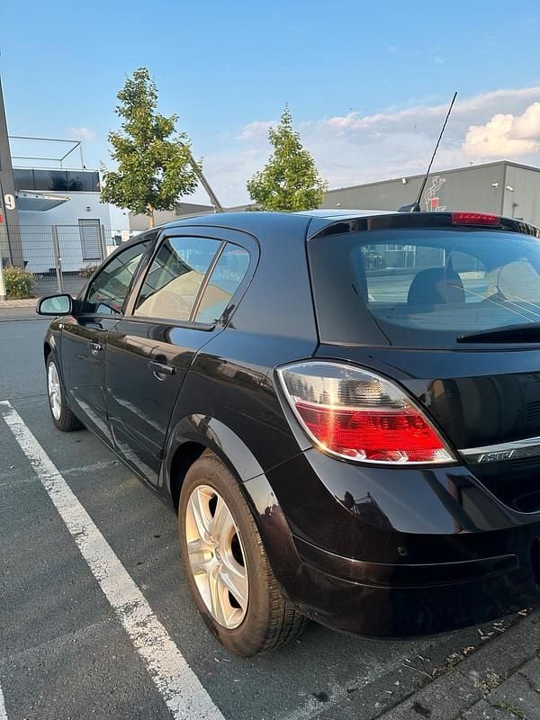 Schwarz Gebraucht 2009 Opel Astra Kleinwagen | 1.650 € (Fairer Preis) - Bild 1/4