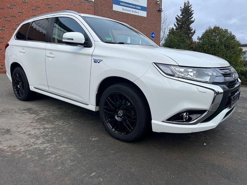 Gebraucht Mitsubishi Outlander P-HEV 121 PS (88 kW) 2017 Weiß SUV