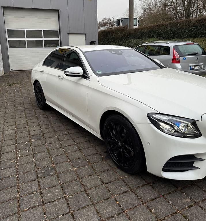 Gebraucht Mercedes E350 AMG line 299 PS (219 kW) 2019 Weiß Limousine