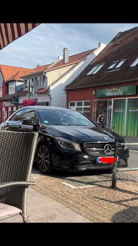Schwarz Gebraucht 2014 Mercedes CLA220 Limousine | 12.500 € (Fairer Preis) - Bild 1/4