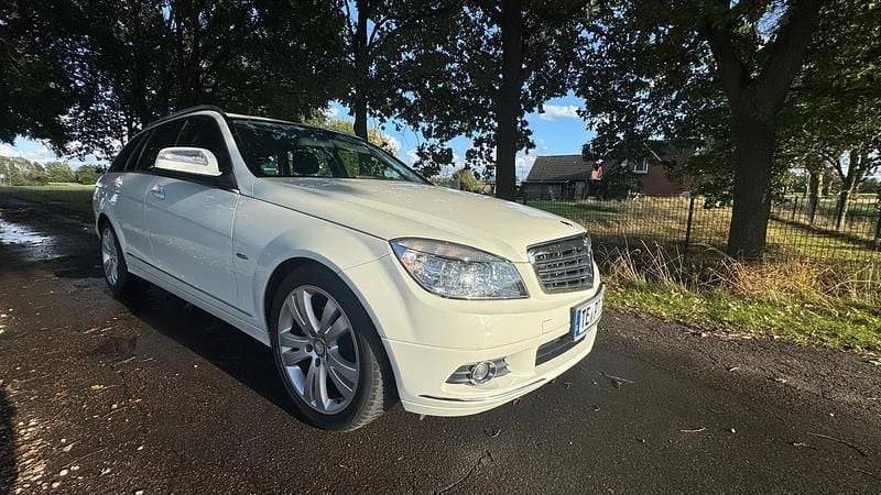 Weiß Gebraucht 2008 Mercedes C280 Elegance Kombi | 6.499 € (Fairer Preis) - Bild 1/4