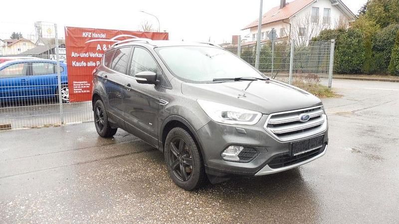 Gebraucht Ford Kuga Titanium 179 PS (131 kW) 2018 Grau SUV