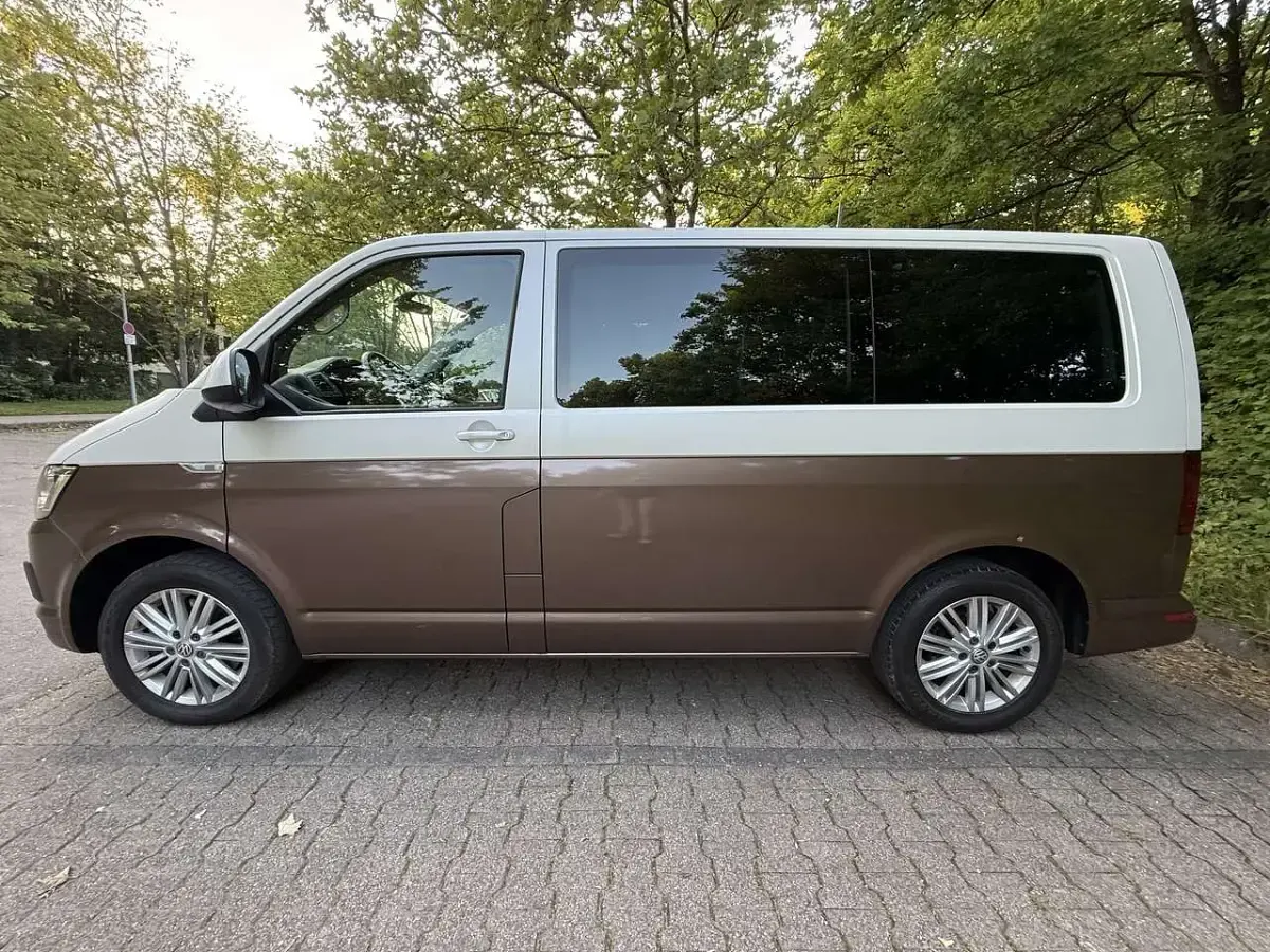 Gebraucht VW Multivan Comfortline 204 PS (150 kW) 2018 Bambusgarden green metallic Van / Kleinbus