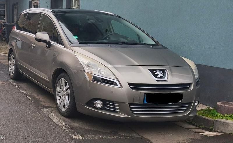 Beige Gebraucht 2010 Peugeot 5008 Family Van / Kleinbus | 5.700 € (Etwas zu teuer) - Bild 1/4