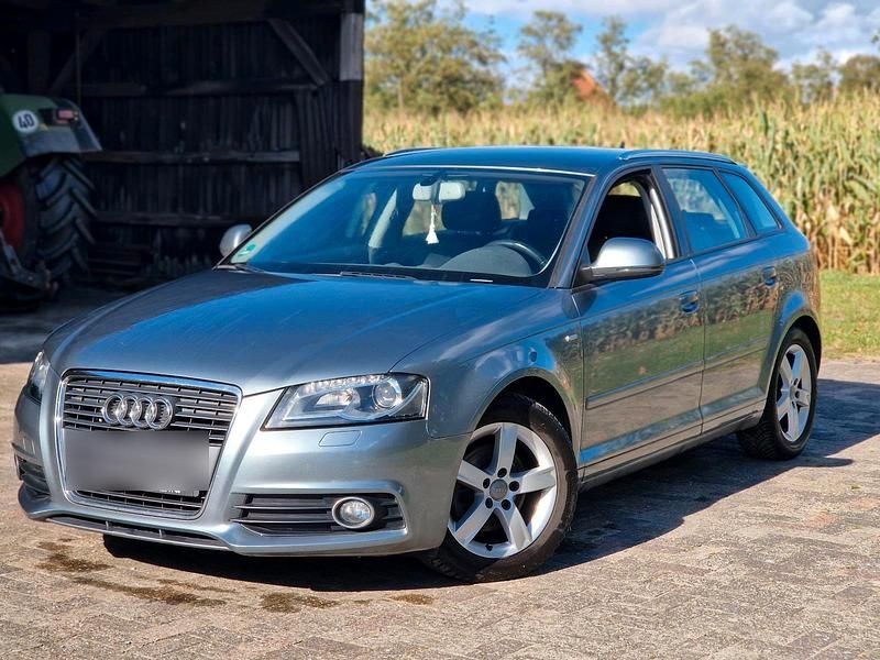 Grün Gebraucht 2009 Audi A3 S-Line Kleinwagen | 2.999 € (Superpreis) - Bild 1/4