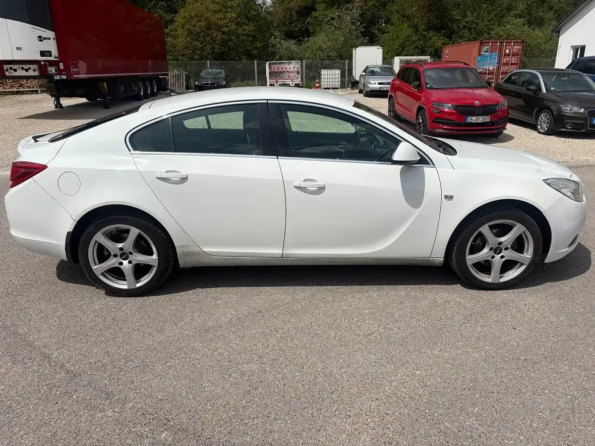 Gebraucht Opel Insignia 131 PS (96 kW) 2009 Weiß Limousine