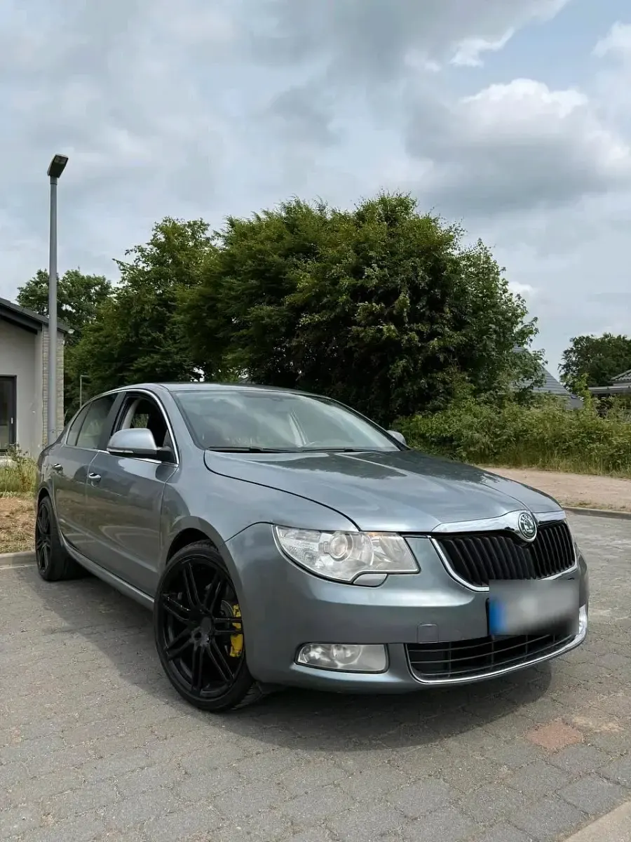 Gebraucht Skoda Superb 166 PS (122 kW) 2013 Blau Limousine