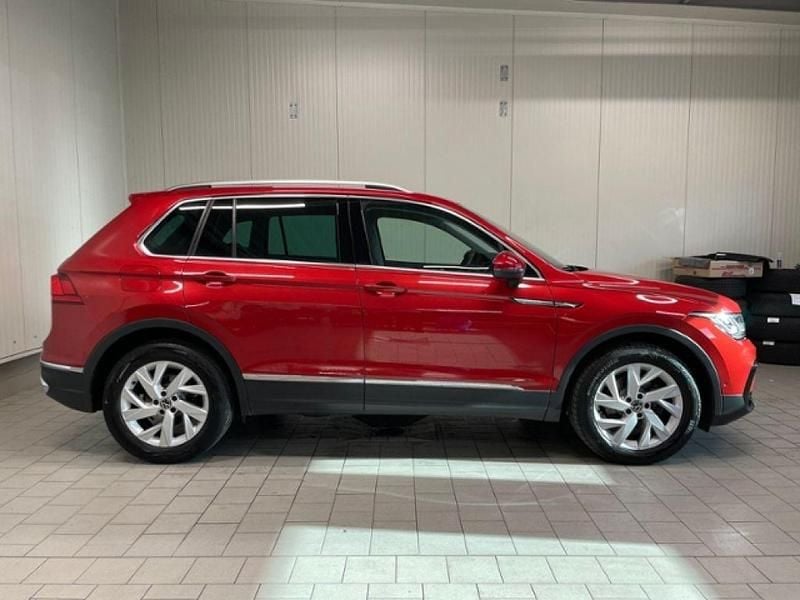 Gebraucht VW Tiguan Elegance 150 PS (110 kW) 2023 Kings red metallic (metallic) SUV