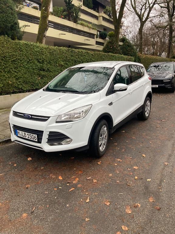 Schwarz Gebraucht 2016 Ford Kuga Trend SUV | 6.000 € (Superpreis) - Bild 1/3