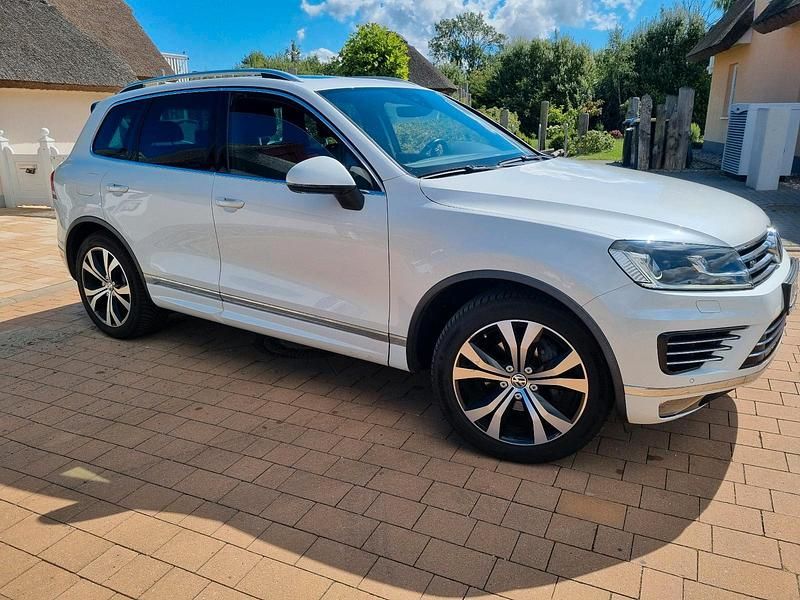 Gebraucht VW Touareg R-line 262 PS (192 kW) 2016 Weiß SUV