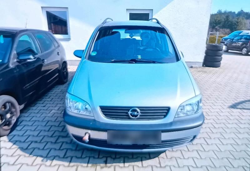 Gebraucht Opel Zafira 125 PS (91 kW) 2001 Silber Van / Kleinbus