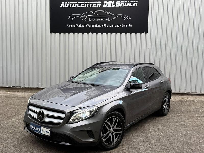 Mountaingrau Gebraucht 2016 Mercedes GLA200 SUV | 18.450 € (Fairer Preis) - Bild 1/4