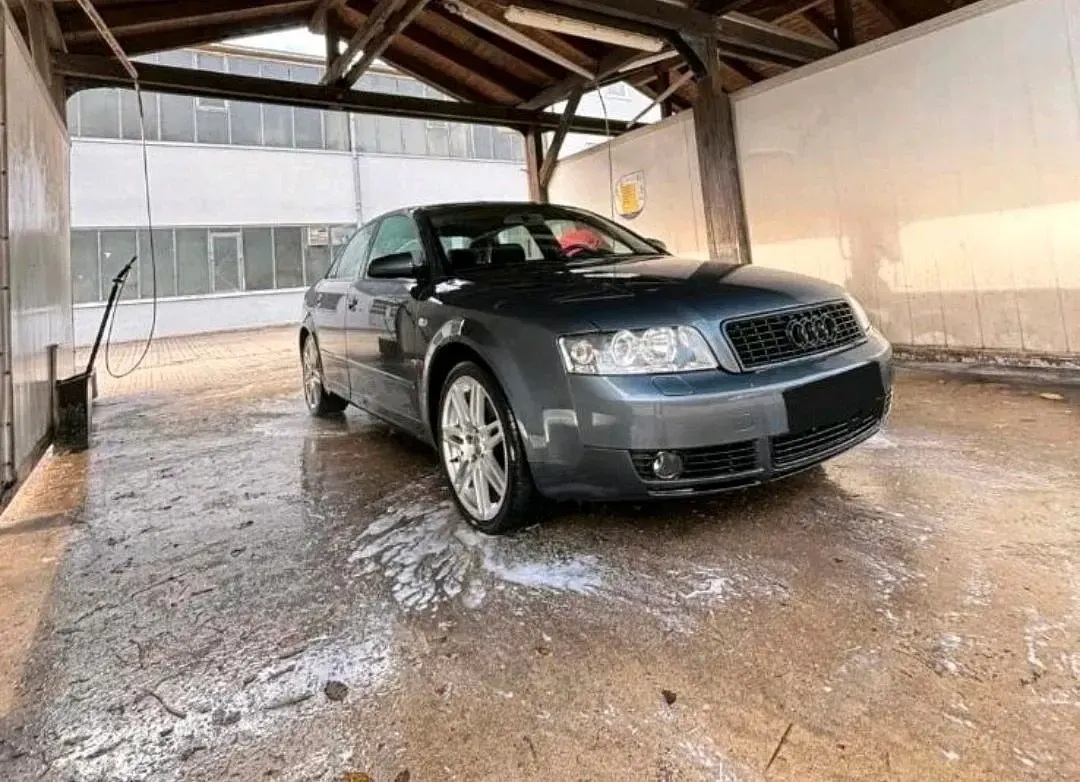Używany Audi A4 131 KM (96 kW) 2001 Szary Sedan/Limuzyna