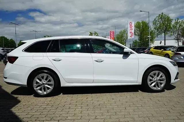 Gebraucht Skoda Octavia Style 150 PS (110 kW) 2021 Moon weiss metallic Kombi