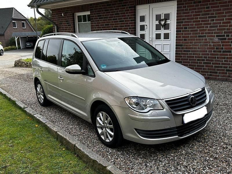Silber Gebraucht 2009 VW Touran Freestyle Van / Kleinbus | 6.500 € (Etwas zu teuer) - Bild 1/4