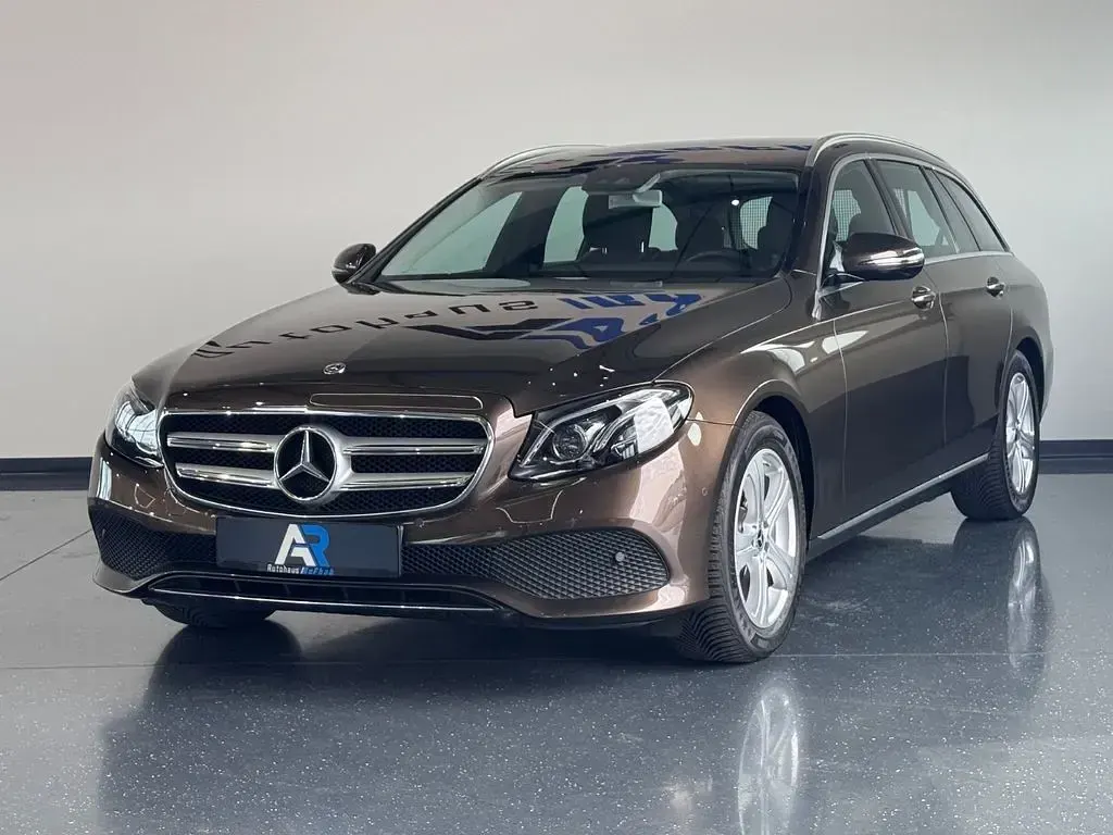 Gebraucht Mercedes E220 194 PS (142 kW) 2017 Braun Limousine