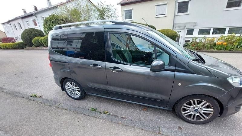 Second-hand Ford Courier 95 CP (69 kW) 2016 Gri Monovolum