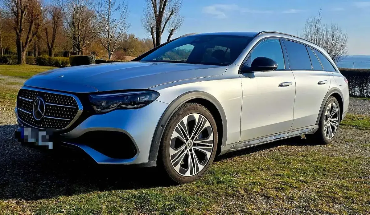 Gebraucht Mercedes E300 Night 313 PS (230 kW) 2024 Silber Kombi