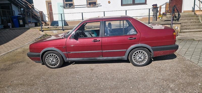 Second-hand VW Jetta 90 CP (66 kW) 1990 Roșu Berlinǎ
