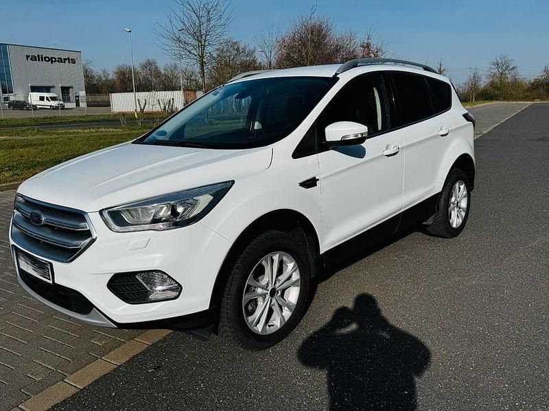 Gebraucht Ford Kuga Titanium 150 PS (110 kW) 2017 Weiß SUV