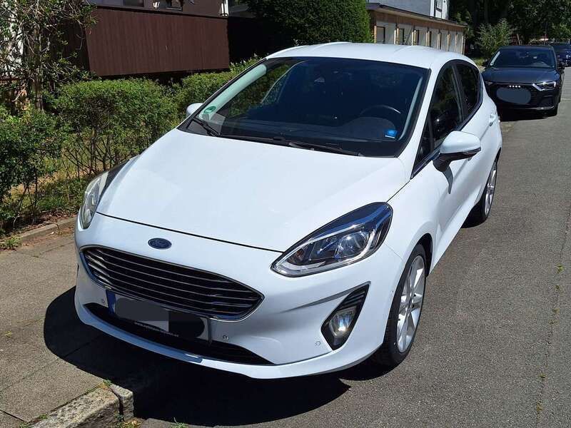 Weiß Gebraucht 2018 Ford Fiesta Titanium Kleinwagen | 9.950 € (Superpreis) - Bild 1/4