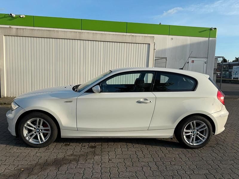 Weiß Gebraucht 2008 BMW 116 Kleinwagen | 3.999 € - Bild 1/4