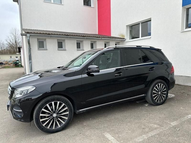 Gebraucht Mercedes GLE250 204 PS (150 kW) 2016 Schwarz SUV