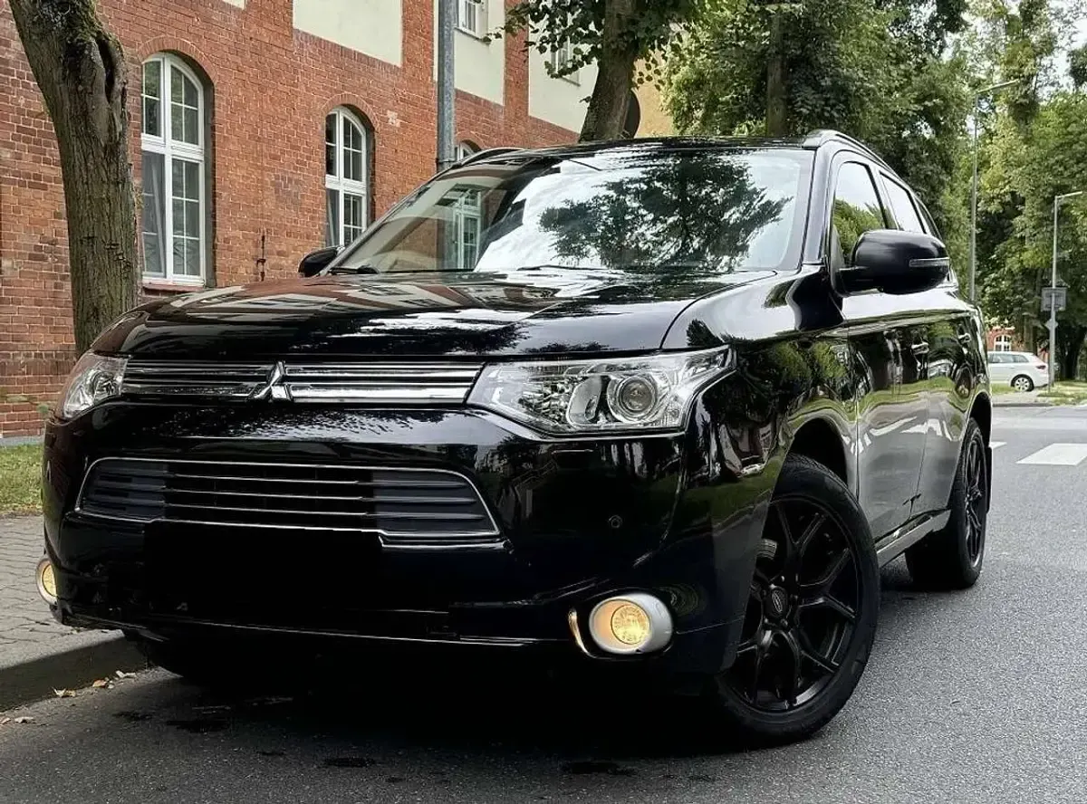 Gebraucht Mitsubishi Outlander P-HEV 121 PS (88 kW) 2014 Schwarz SUV
