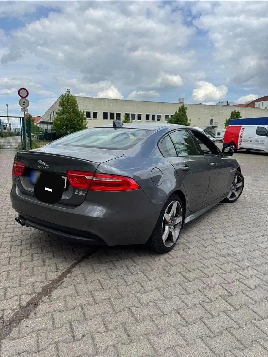 Gebraucht Jaguar XE Portfolio 179 PS (131 kW) 2015 Grau Limousine