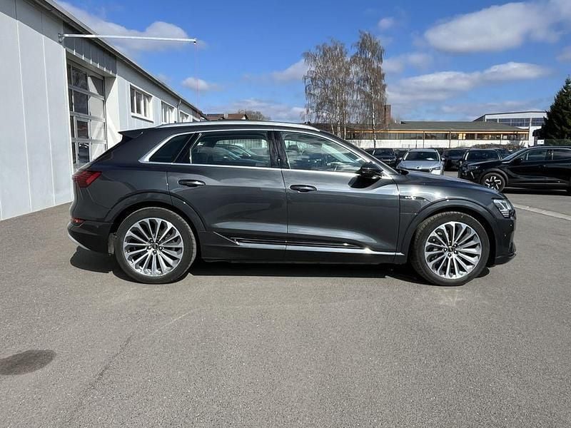 Gebraucht Audi e-tron Advanced Plus 230 kW (313 PS) 2022 Manhattangrau SUV