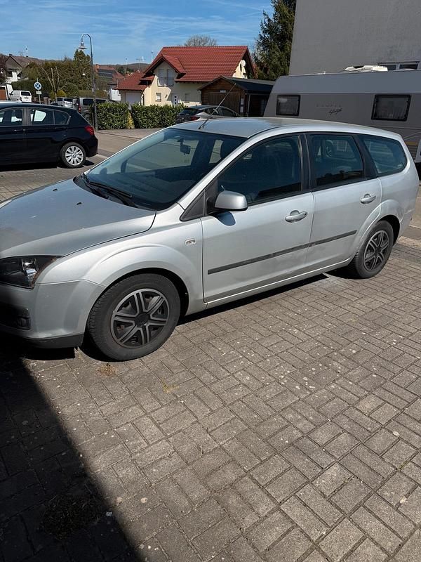 Gebraucht Ford Focus 101 PS (74 kW) 2005 Grau Kombi