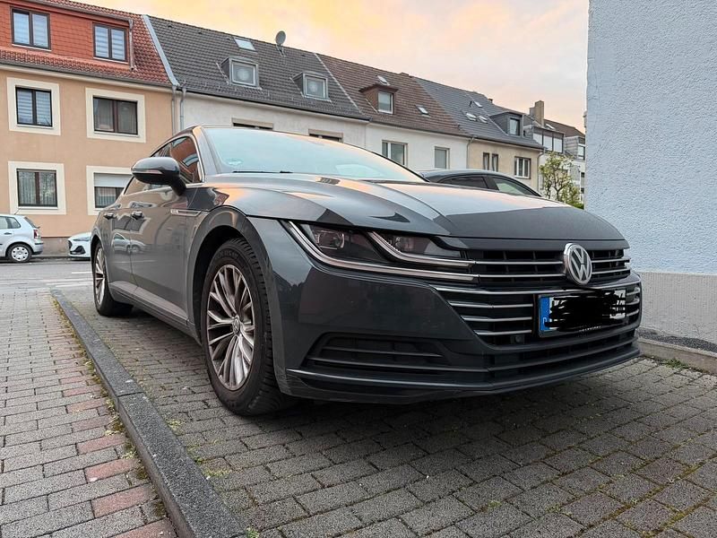 Gebraucht VW Arteon 180 PS (132 kW) 2019 Grau Kleinwagen