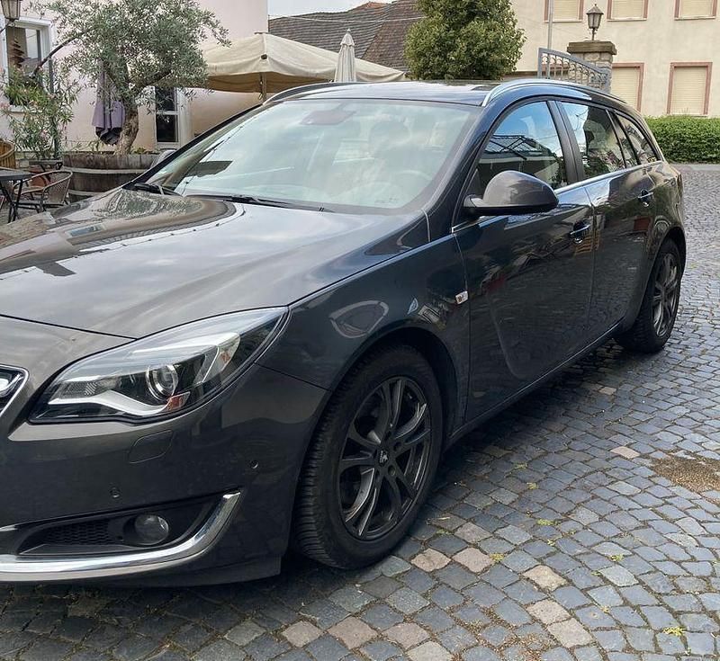 Grau Gebraucht 2015 Opel Insignia Business Kombi | 6.600 € (Guter Preis) - Bild 1/4
