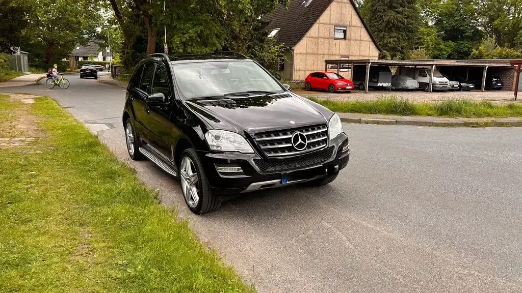 Gebraucht Mercedes ML350 AMG line 231 PS (169 kW) 2010 Schwarz SUV
