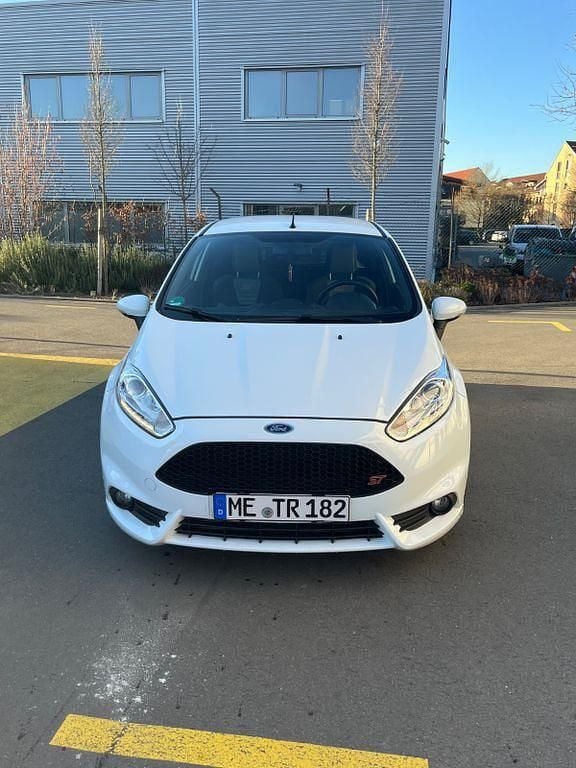 Gebraucht Ford Fiesta ST 182 PS (133 kW) 2016 Weiß Kleinwagen