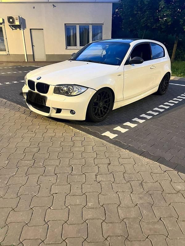 Weiß Gebraucht 2007 BMW 118 Coupé M Sport Coupé | 4.700 € - Bild 1/4