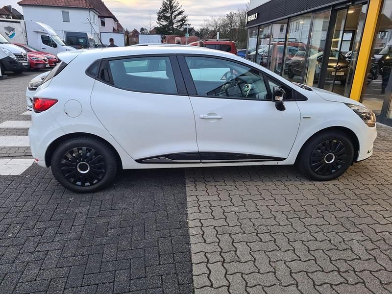 Gebraucht Renault Clio IV LIMITED 76 PS (55 kW) 2018 Weiß Kleinwagen
