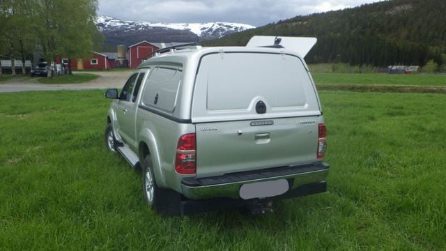 Gebraucht Toyota HiLux 144 PS (105 kW) 2012 Silber metallic Pickup