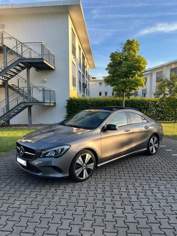 Grau Gebraucht 2018 Mercedes CLA220 Limousine | 16.999 € (Superpreis) - Bild 1/4
