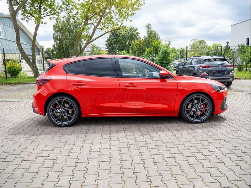 Neu Ford Focus ST 280 PS (205 kW) 2025 Racerot Limousine