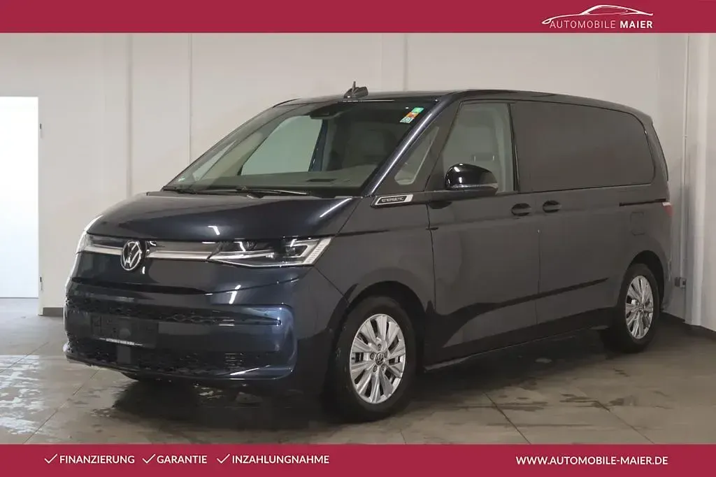 Gebraucht VW Multivan Life 218 PS (160 kW) 2023 Starlight blue metallic Van / Kleinbus