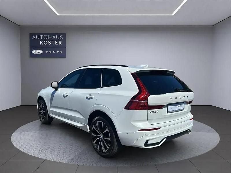 Gebraucht Volvo XC60 Ultimate 235 PS (172 kW) 2022 Crystal white / metallic SUV