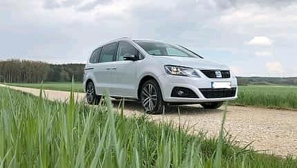 Silber Gebraucht 2023 Seat Alhambra FR-Line Van / Kleinbus | 29.990 € (Superpreis) - Bild 1/4