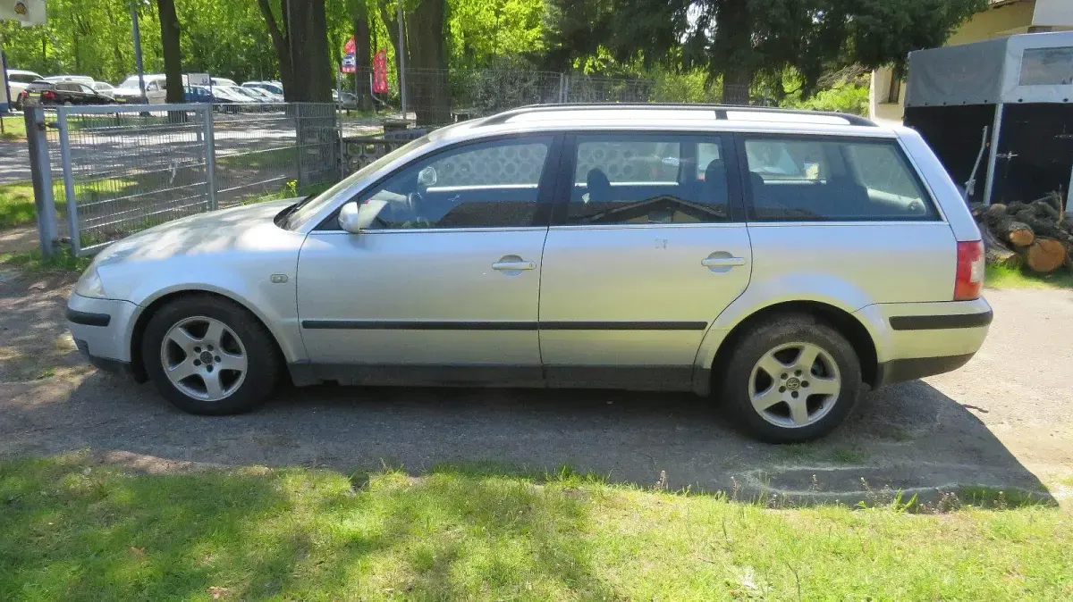 Używany VW Passat Comfortline 110 KM (80 kW) 2003 Srebrny Kombi