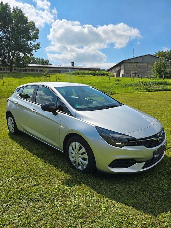 Silber Gebraucht 2021 Opel Astra Limousine | 13.500 € (Superpreis) - Bild 1/4