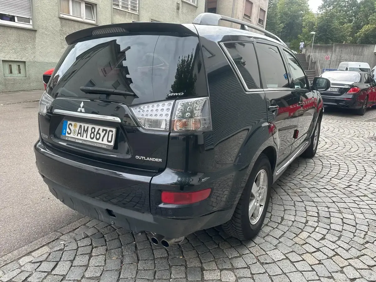 Gebraucht Mitsubishi Outlander 156 PS (114 kW) 2011 Schwarz SUV