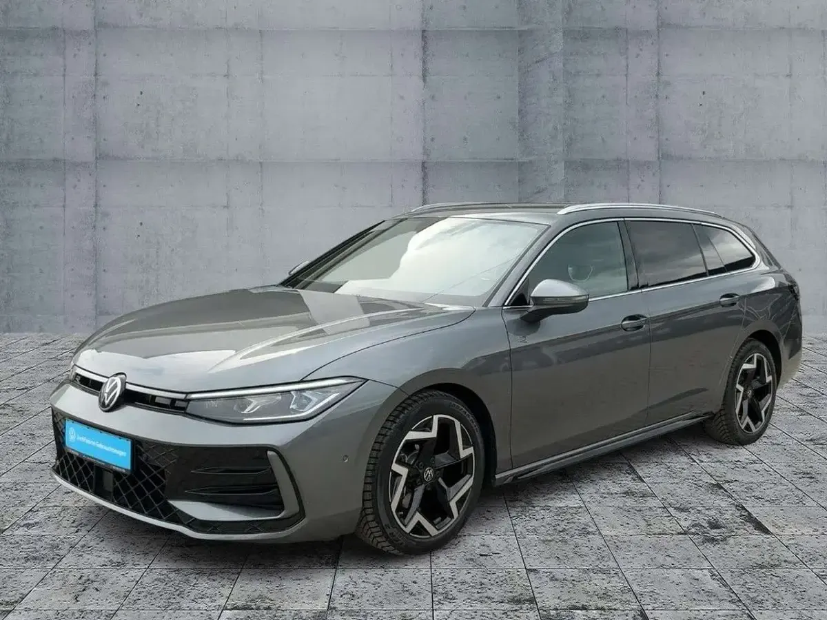 Gebraucht VW Passat R-line 150 PS (110 kW) 2025 Diabasgrau metallic Kombi