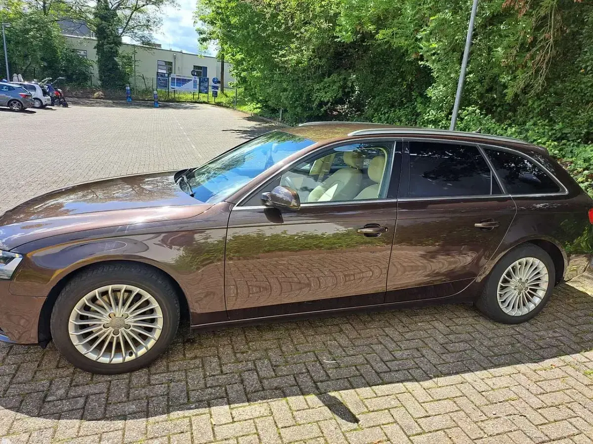 Gebraucht Audi A4 Attraction 143 PS (105 kW) 2012 Braun Kombi